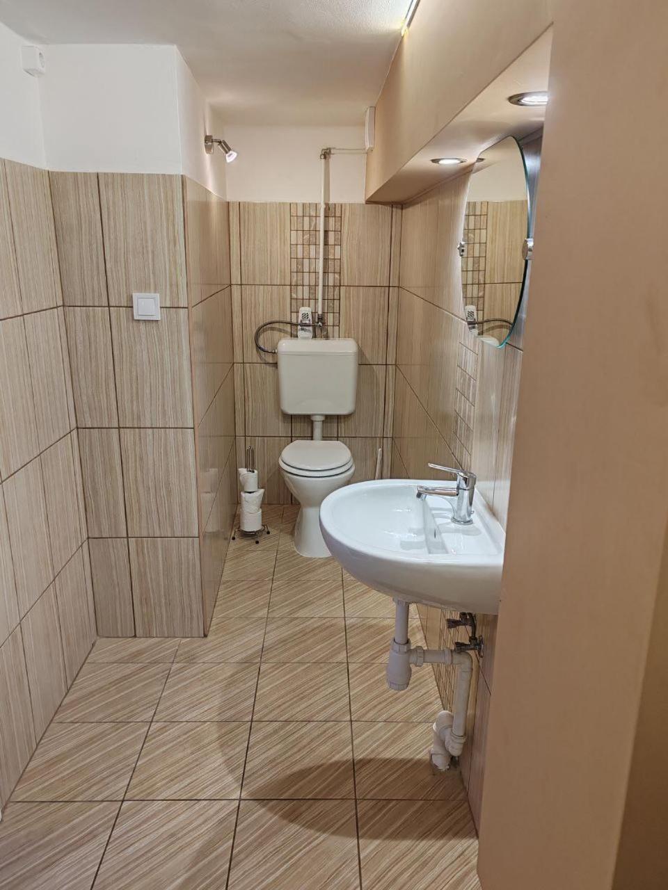Hajnal Apartman Hajduszoboszlo Exterior photo