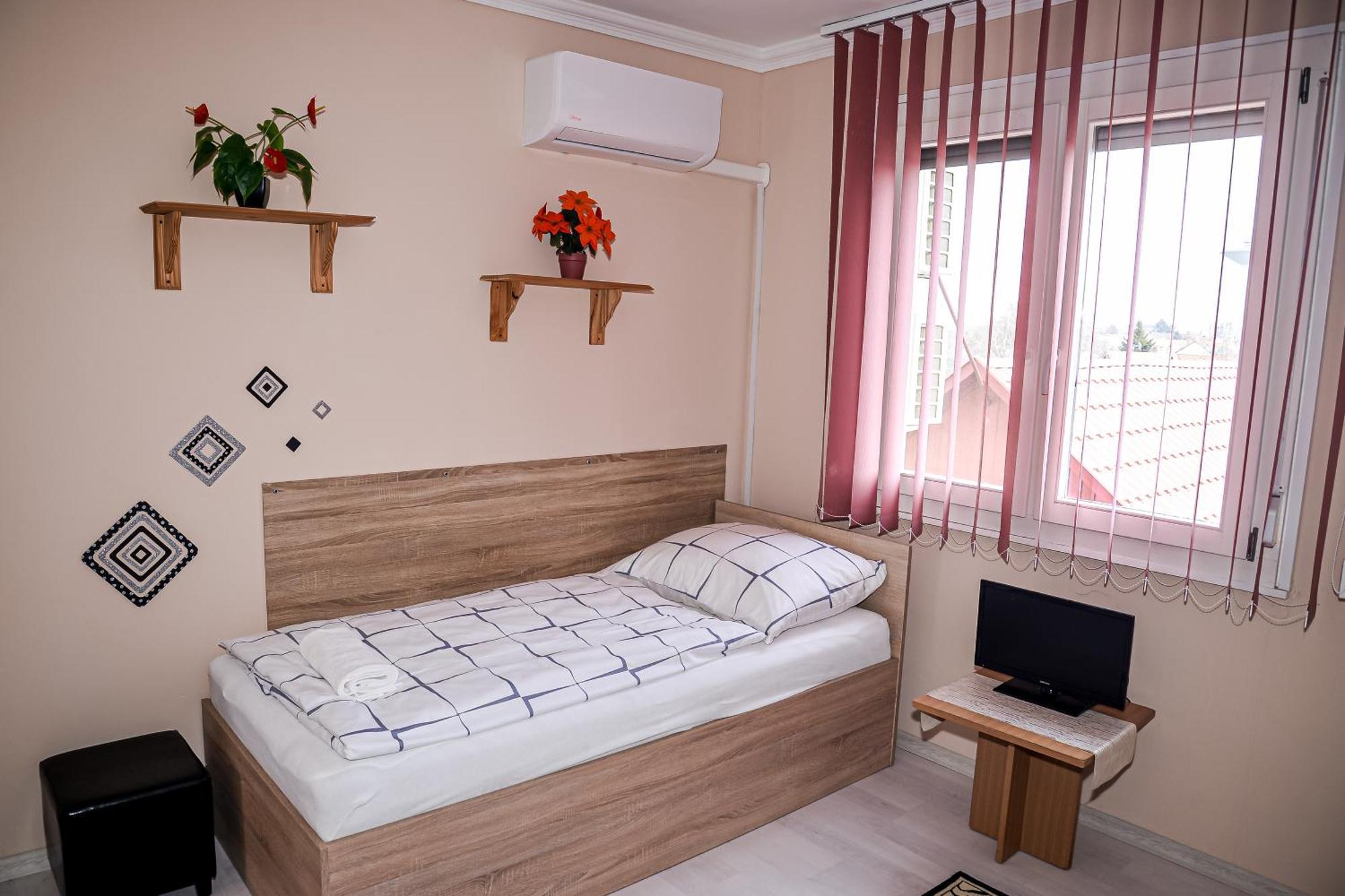 Hajnal Apartman Hajduszoboszlo Exterior photo